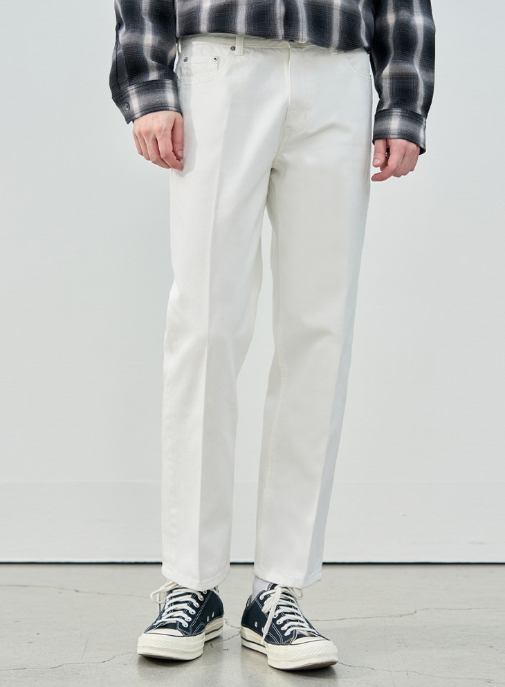 USUAL TAPERED DENIM PANTS [WHITE]