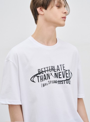 BLURRY LETTERING T-SHIRT [WHITE]